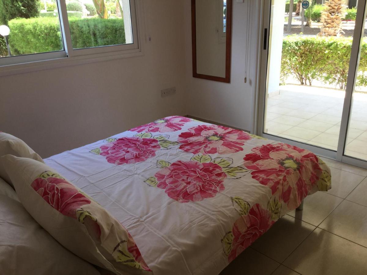 Poolside 2 Bedroom Apt, Paphos Riviera, Universal Area Eksteriør billede